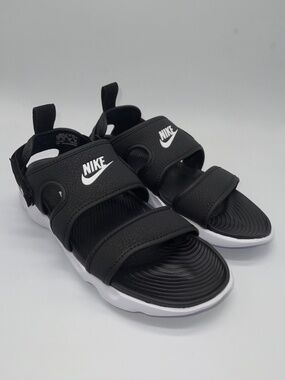 NIKE sandals 🖤